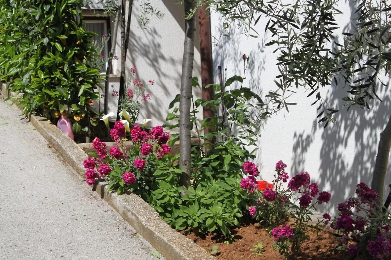 Apartment Pula 7647A 0*,  Croatia
