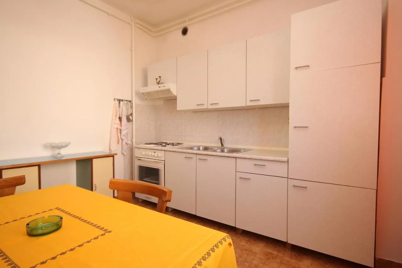 Apartment Pula 7647A 0*,  Croatia